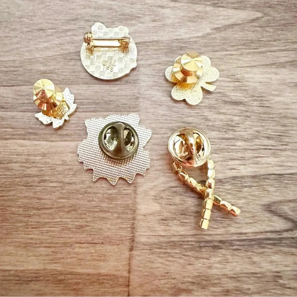 Lot of five pins including a clown, clover, leaf pins - Picture 6 of 7